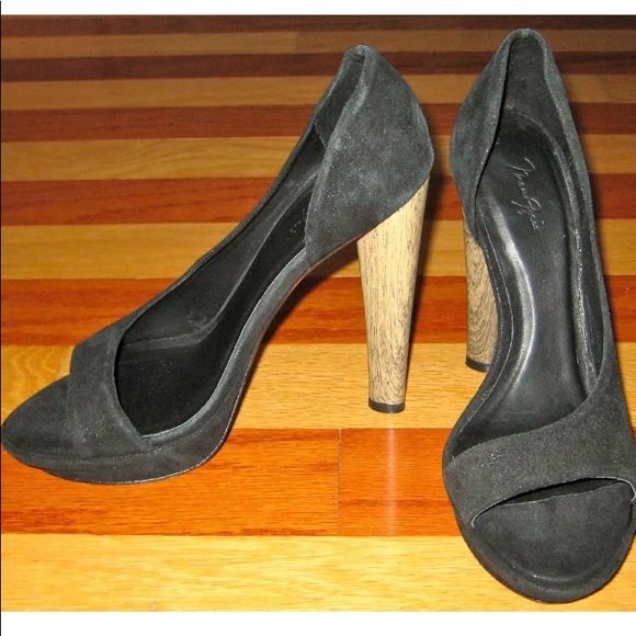 NEW MAX AZRIA BLACK SUEDE PLATFORM ULTRA HIGH HEELS PEEP TOE JACD 38 7.5 NWOT - Picture 1 of 8